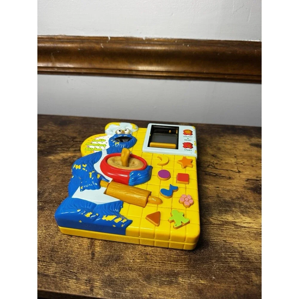 Mattel Cookie Monster's Kitchen Electronic Handheld Toy 2000 - Works!